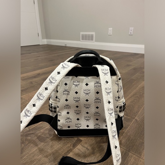 Authentic MCM backpack (Medium) - Picture 3 of 14